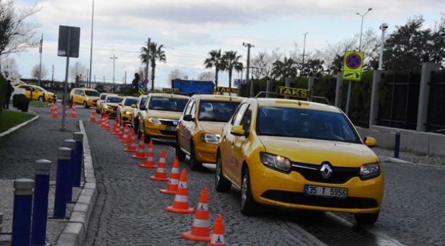 İZMİR'Lİ TAKSİCİLER TEK FİRMA ŞARTINA TEPKİ GÖSTERDİ